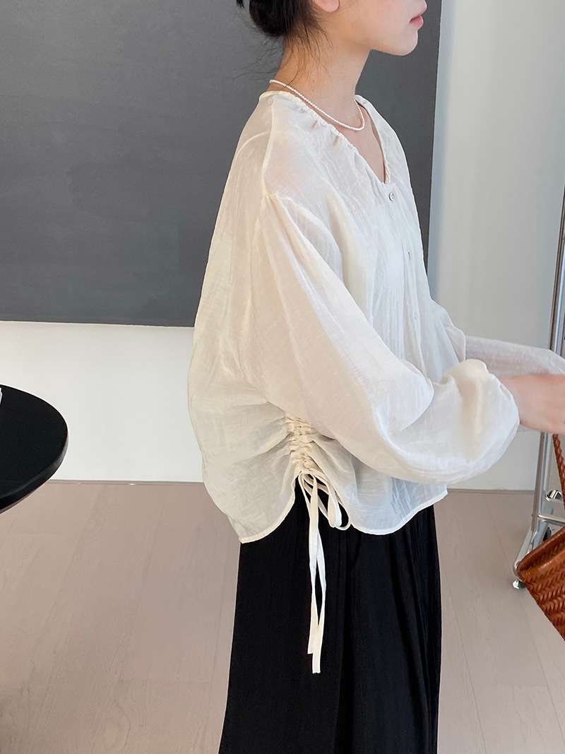 50代ファッション 優美なドレープシャツ
