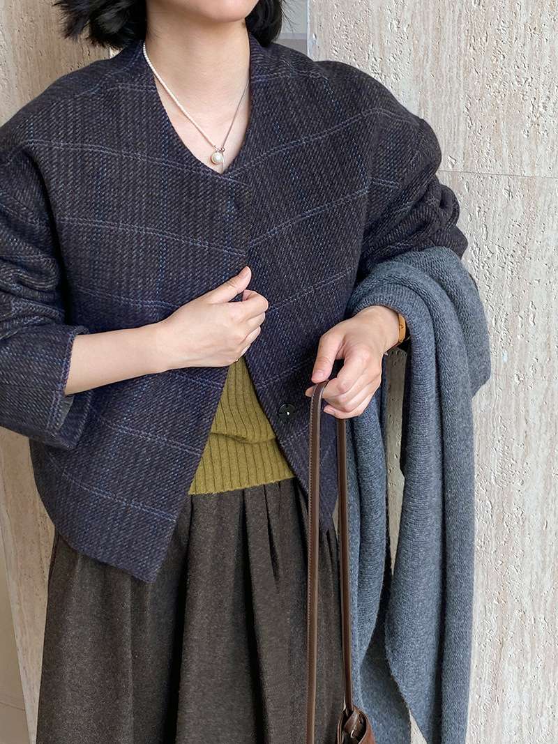 50代ファッション 上質なチェック柄ショートジャケット