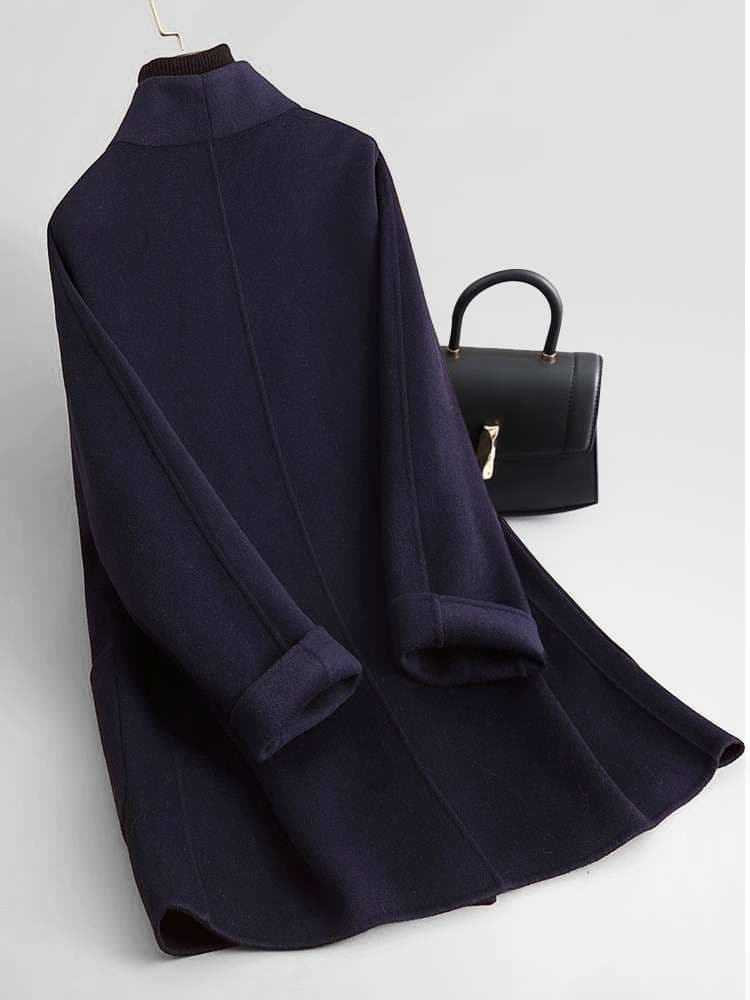 50代ファッション エレガントな冬のショートコート