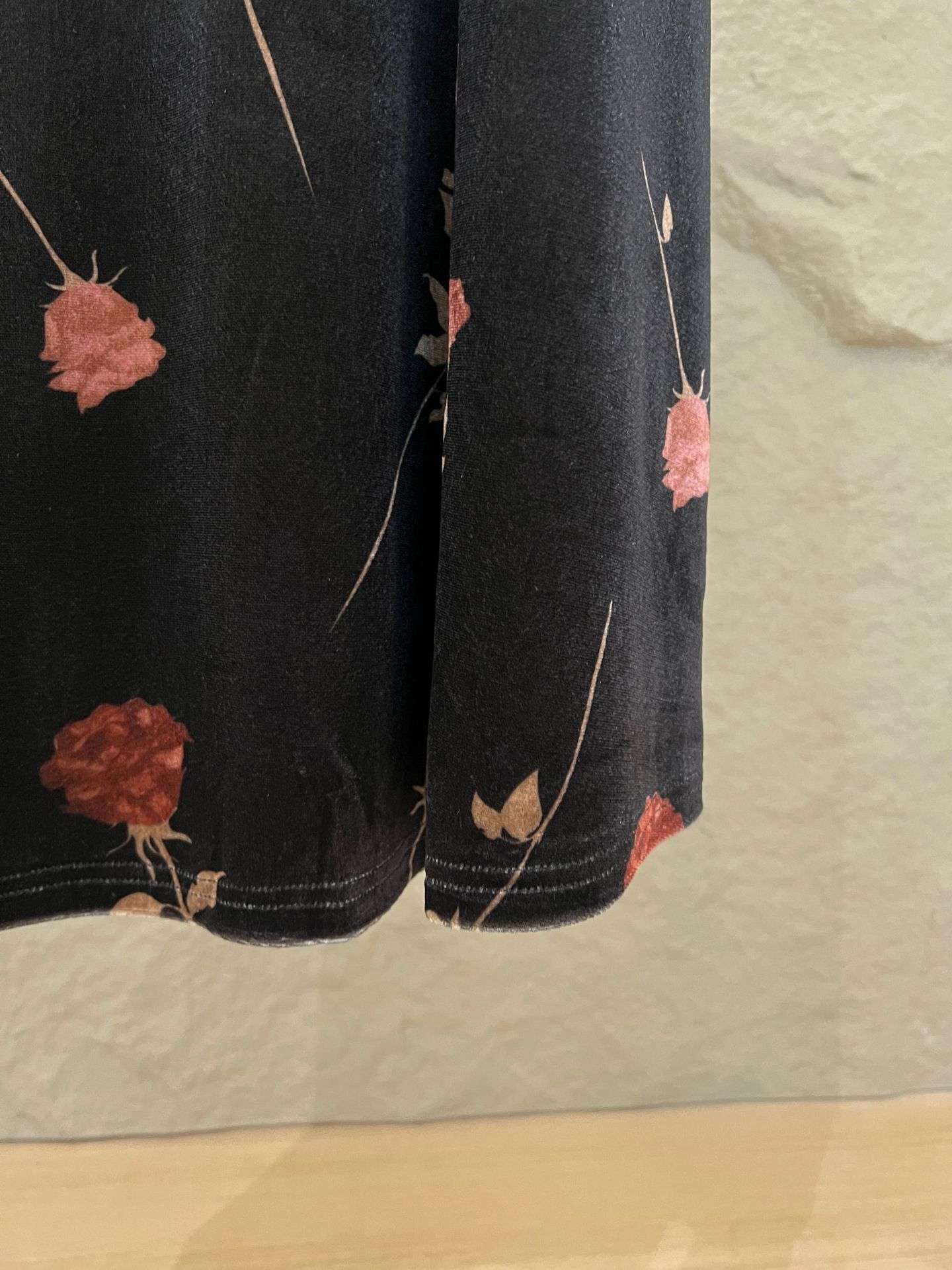 50代ファッション 華やか花柄ロングスカート