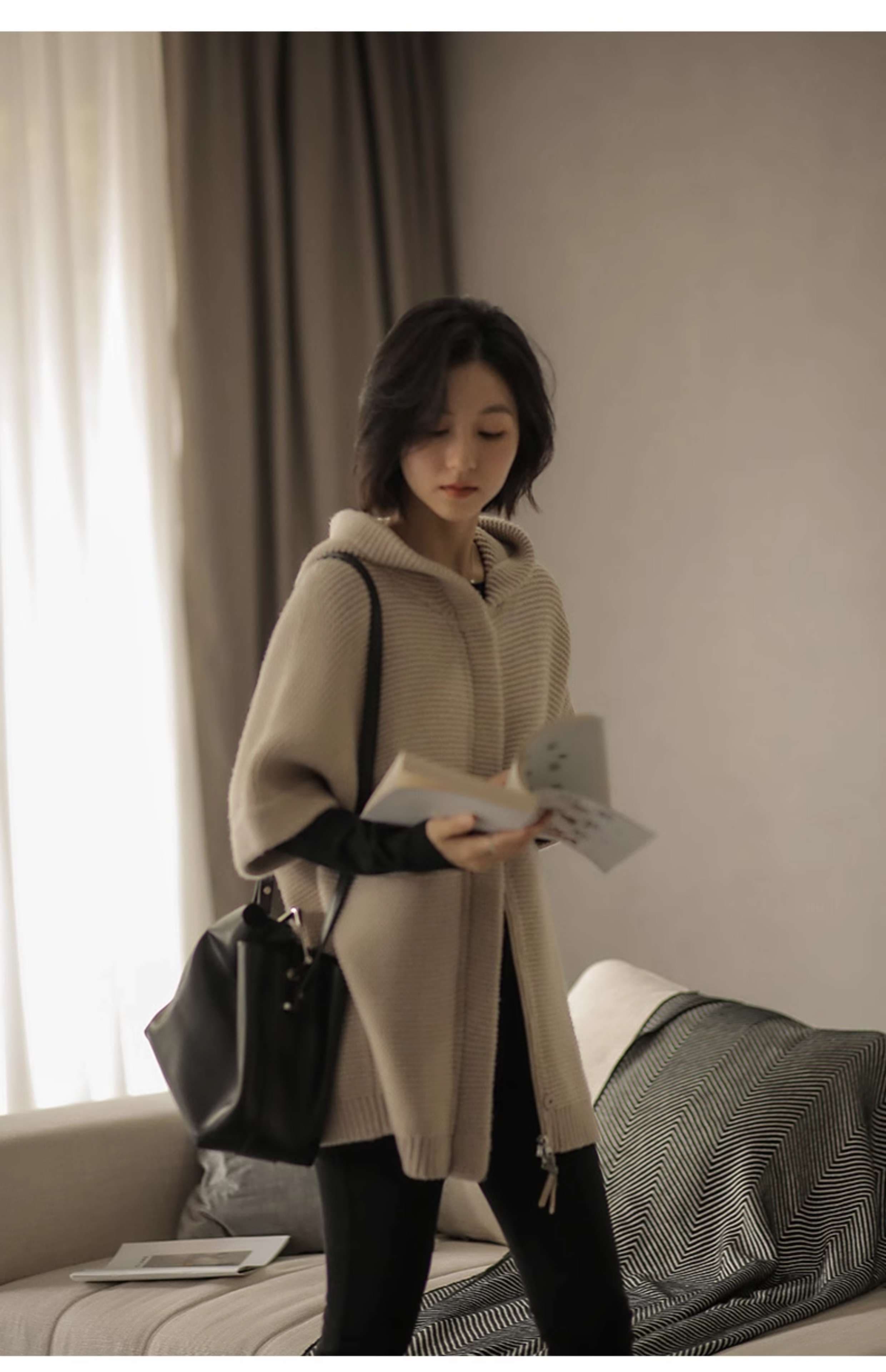 50代ファッション ゆったりフード付きニットポンチョ