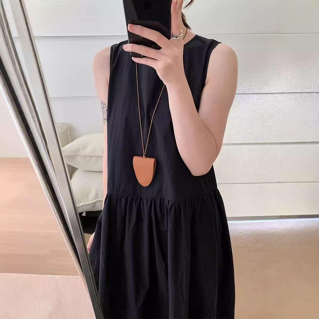 50代ファッション ゆったりシルエットの大人ワンピース