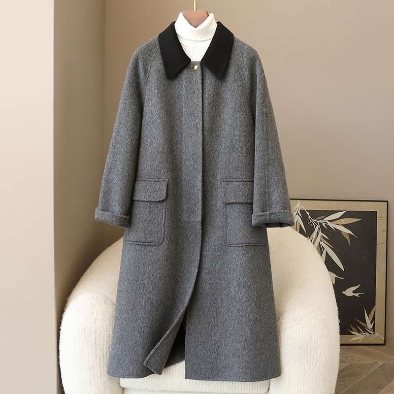 50代ファッション  エレガントな襟付きロングコート