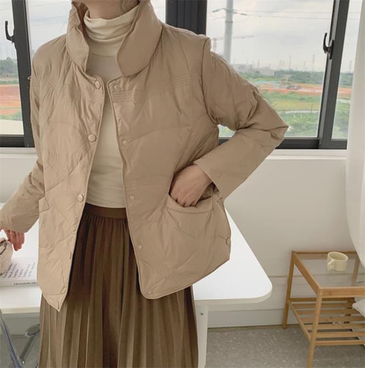 50代ファッション 上品な軽量中綿ジャケット 大人のきれいめショート丈コート