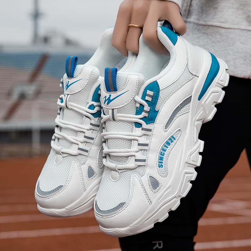 50代ファッション スポーティー軽量メッシュスニーカー