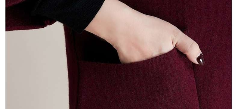 50代ファッション 上品な大人の艶感コート