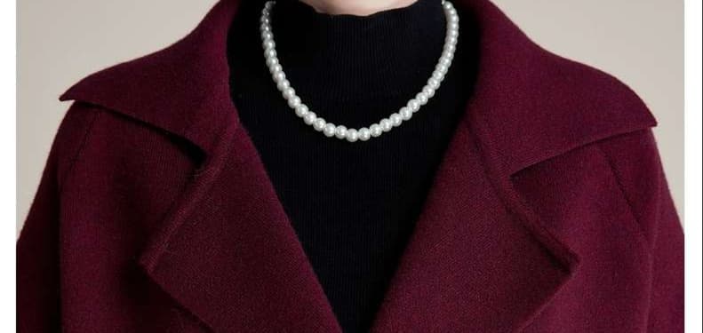 50代ファッション 上品な大人の艶感コート