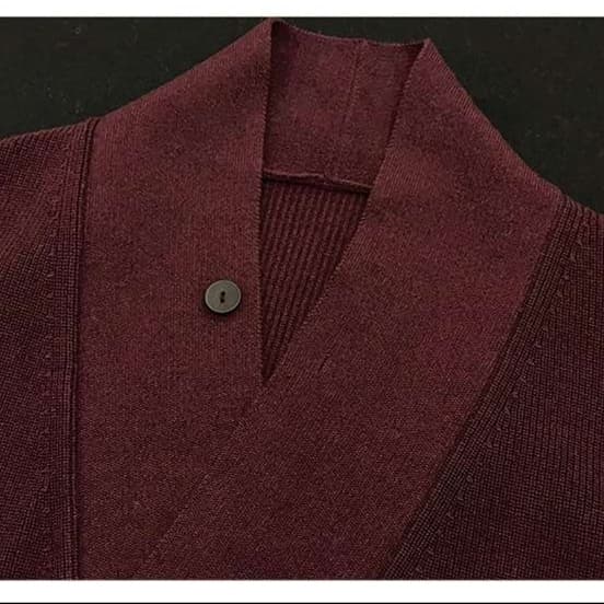 50代ファッション 優雅な襟付きウールニット