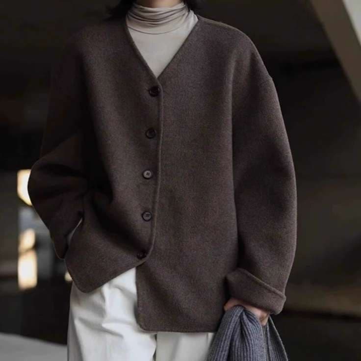 50代ファッション シンプル上品カーディガン
