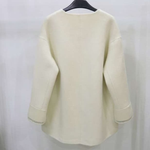 50代ファッション 上品なステッチ装飾カーディガン