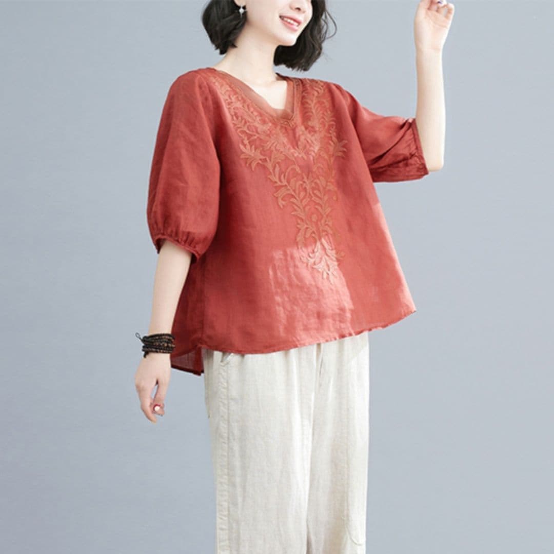 50代ファッション 優美な刺繍入り五分袖ブラウス