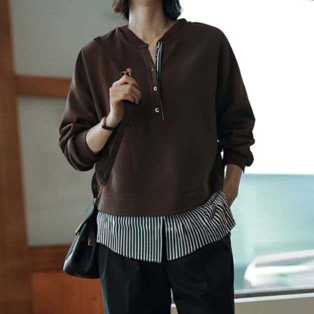 50代ファッション レイヤード風ヘンリーネックプルオーバー