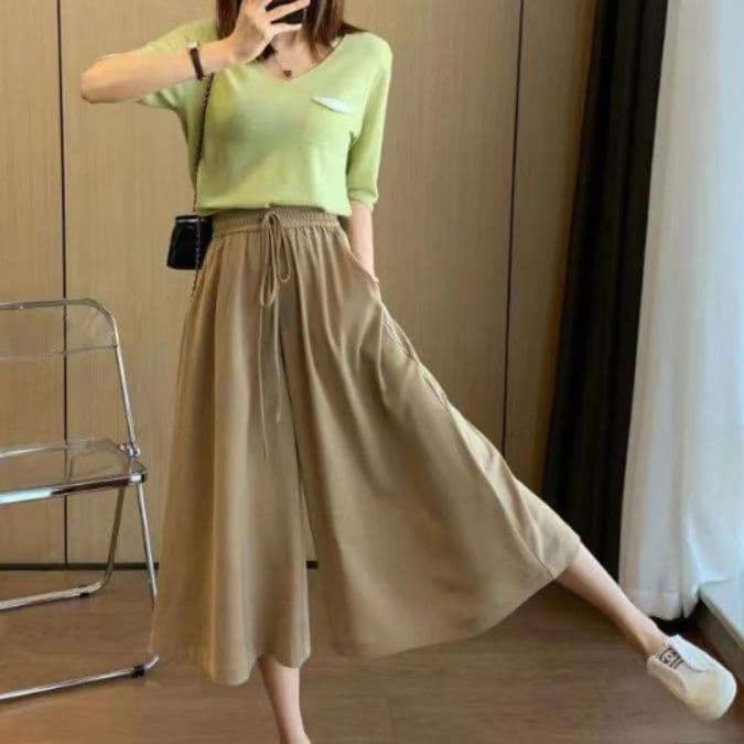 50代ファッション 大人の余裕を感じさせるワイドパンツ