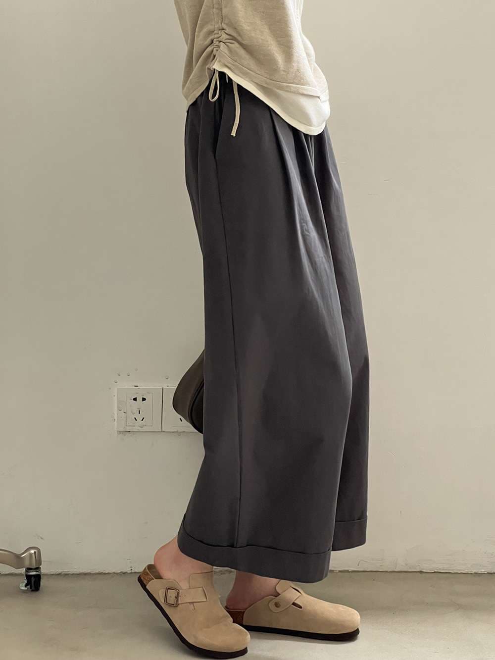 50代ファッション リラックスワイドパンツ