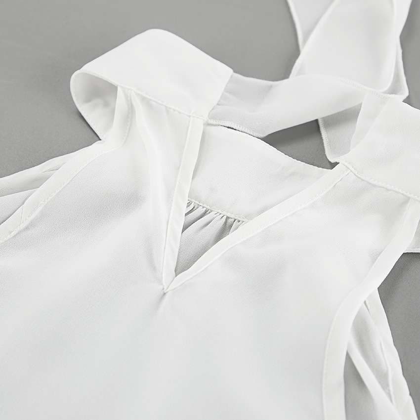 50代ファッション 優雅な蝶結びホルターネックブラウス