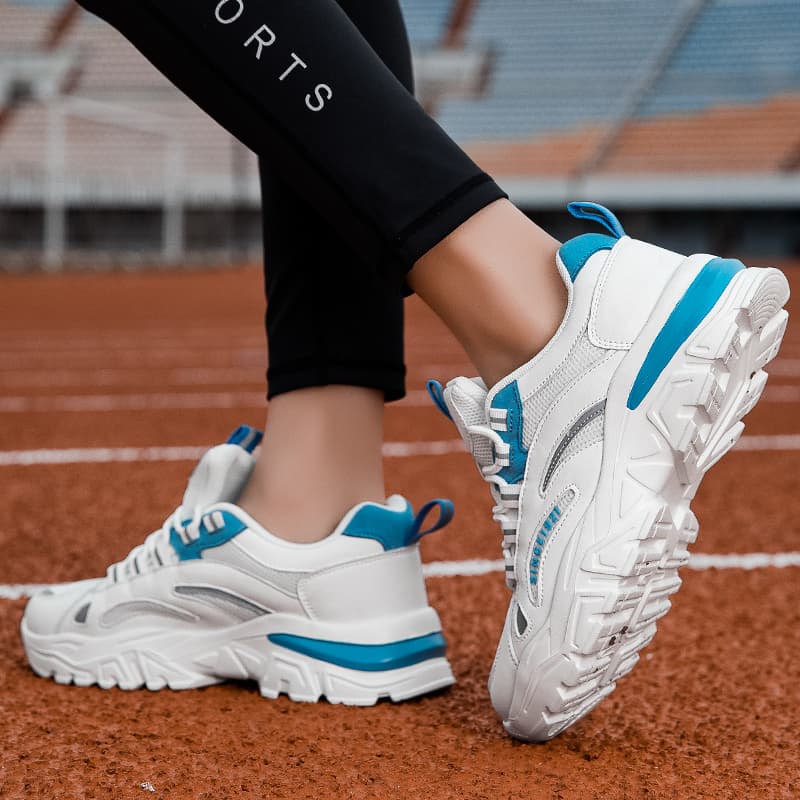 50代ファッション スポーティー軽量メッシュスニーカー