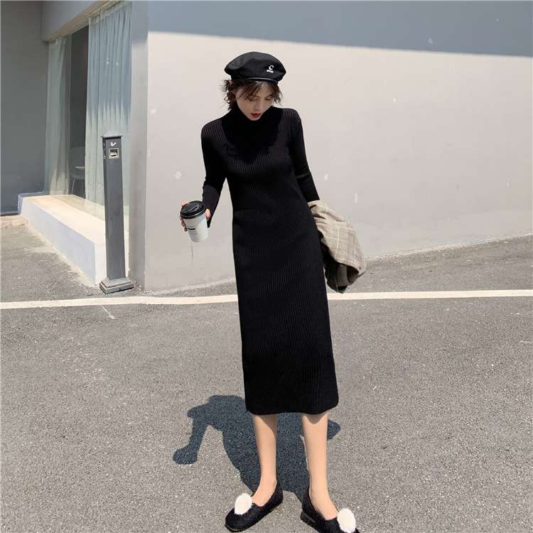 50代ファッション 上品なリブニットワンピース