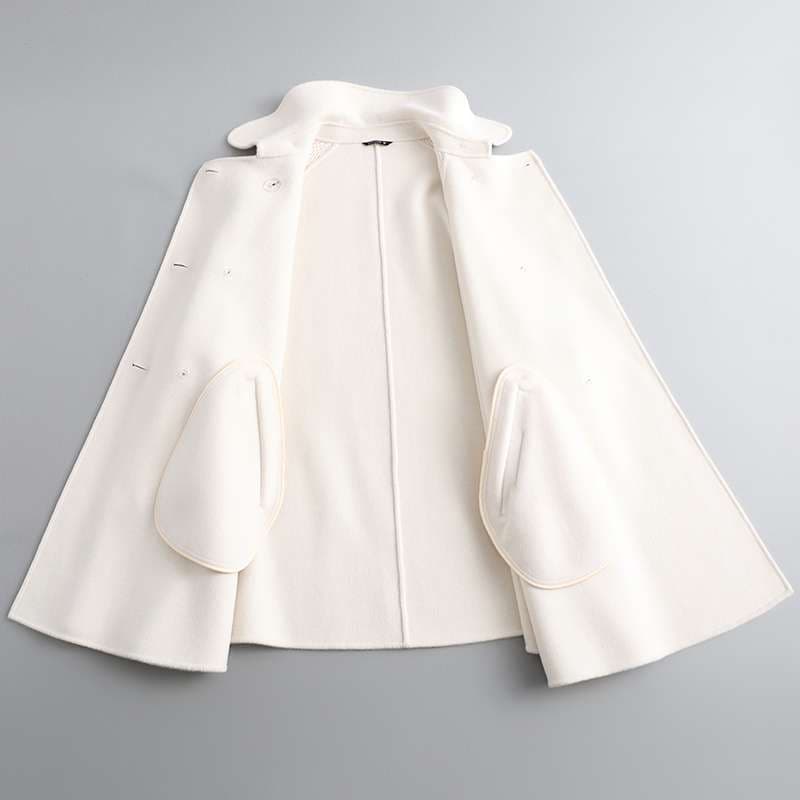 50代ファッション  エレガントな襟付きコート