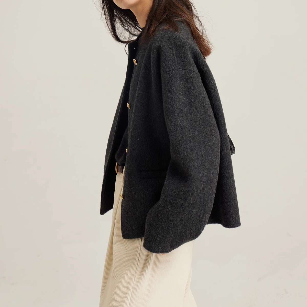 50代ファッションアウター クラシック短丈ウールジャケット