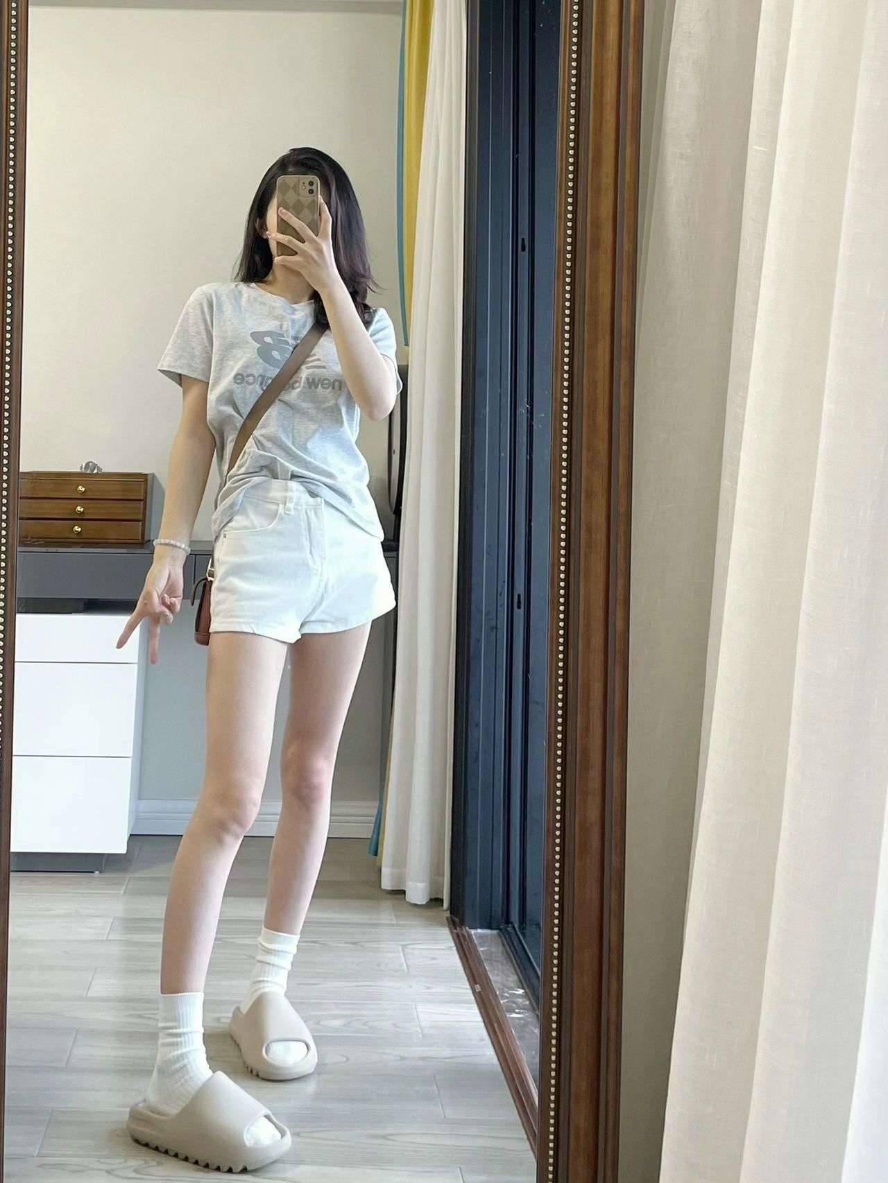 50代ファッション モダンスリッパスニーカー