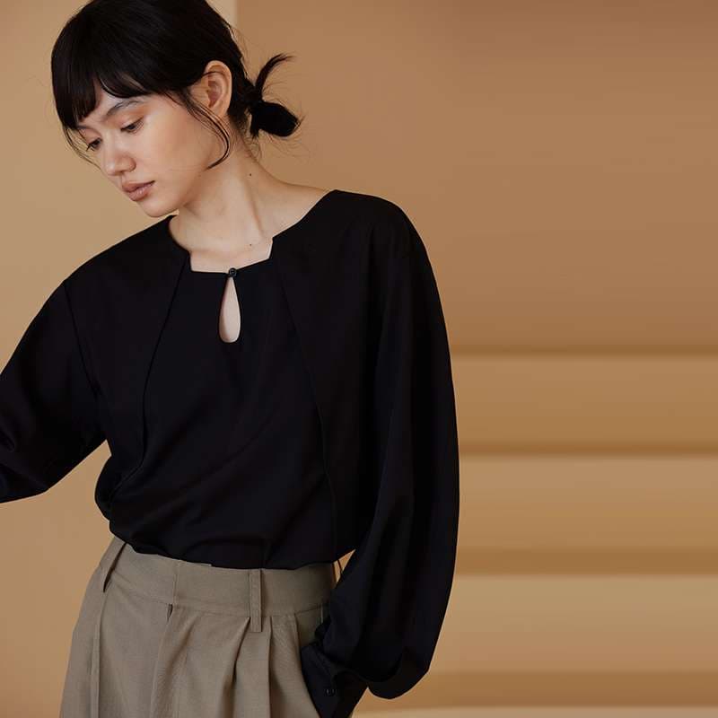 50代ファッション 大人の抜け感ブラウス