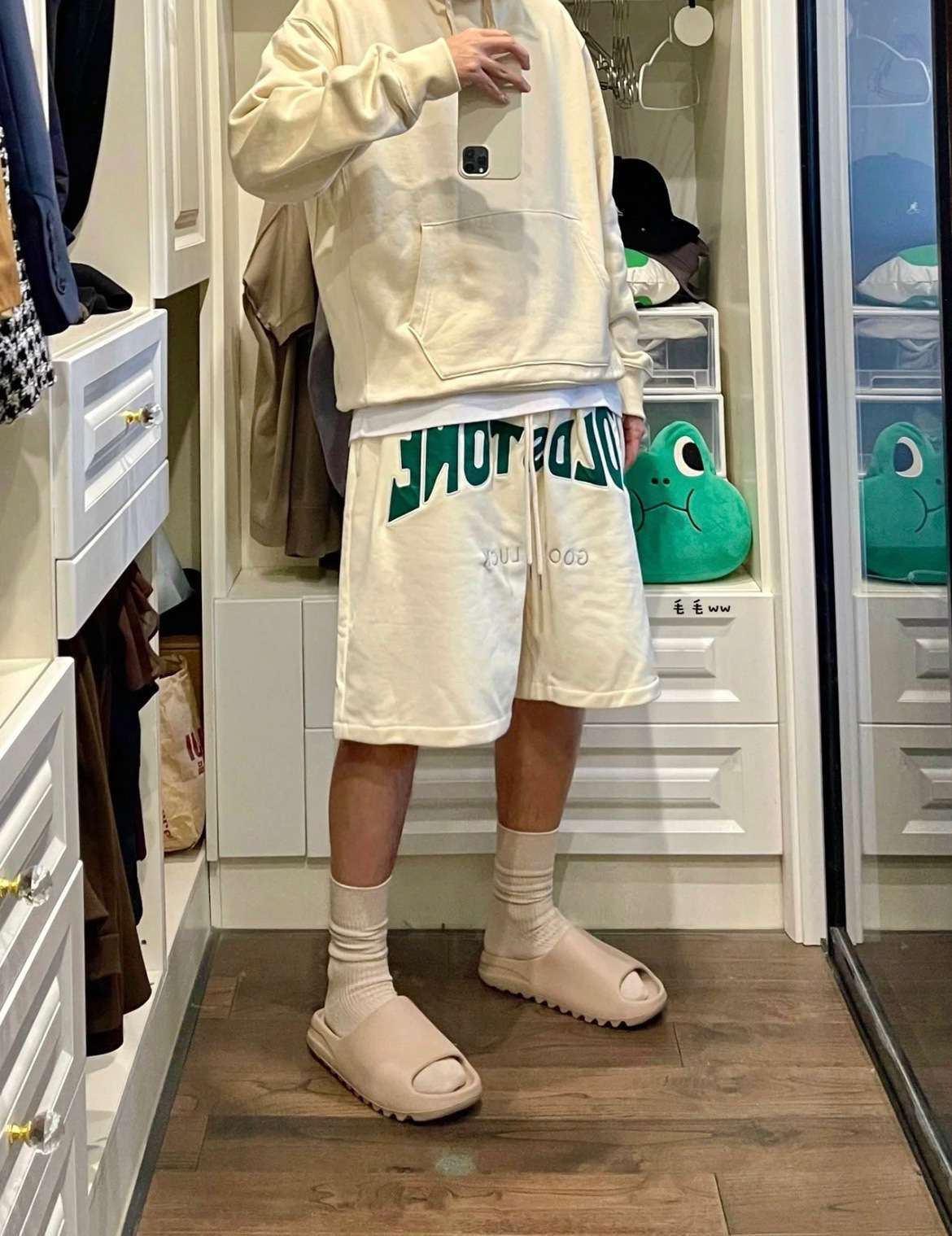 50代ファッション モダンスリッパスニーカー