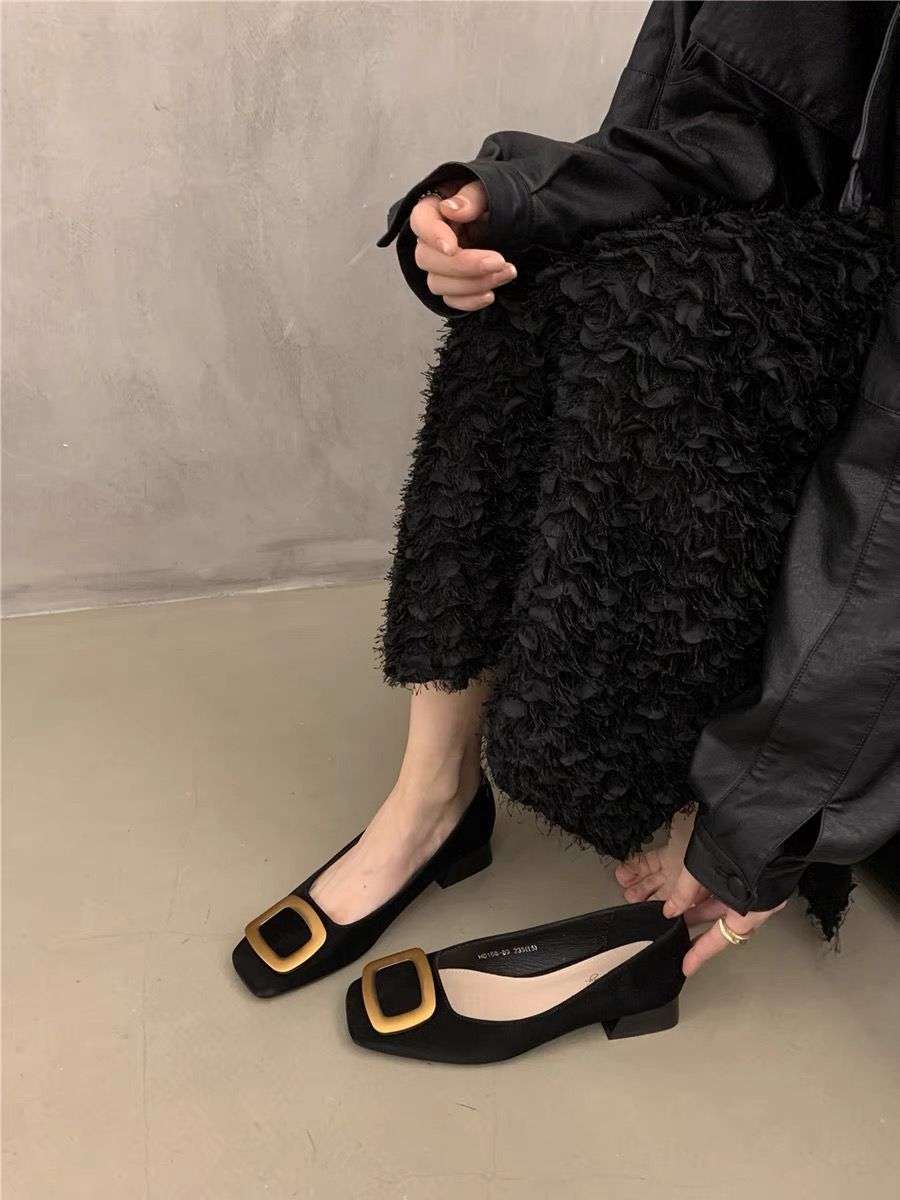 50代ファッション クラシックバックルフラットシューズ