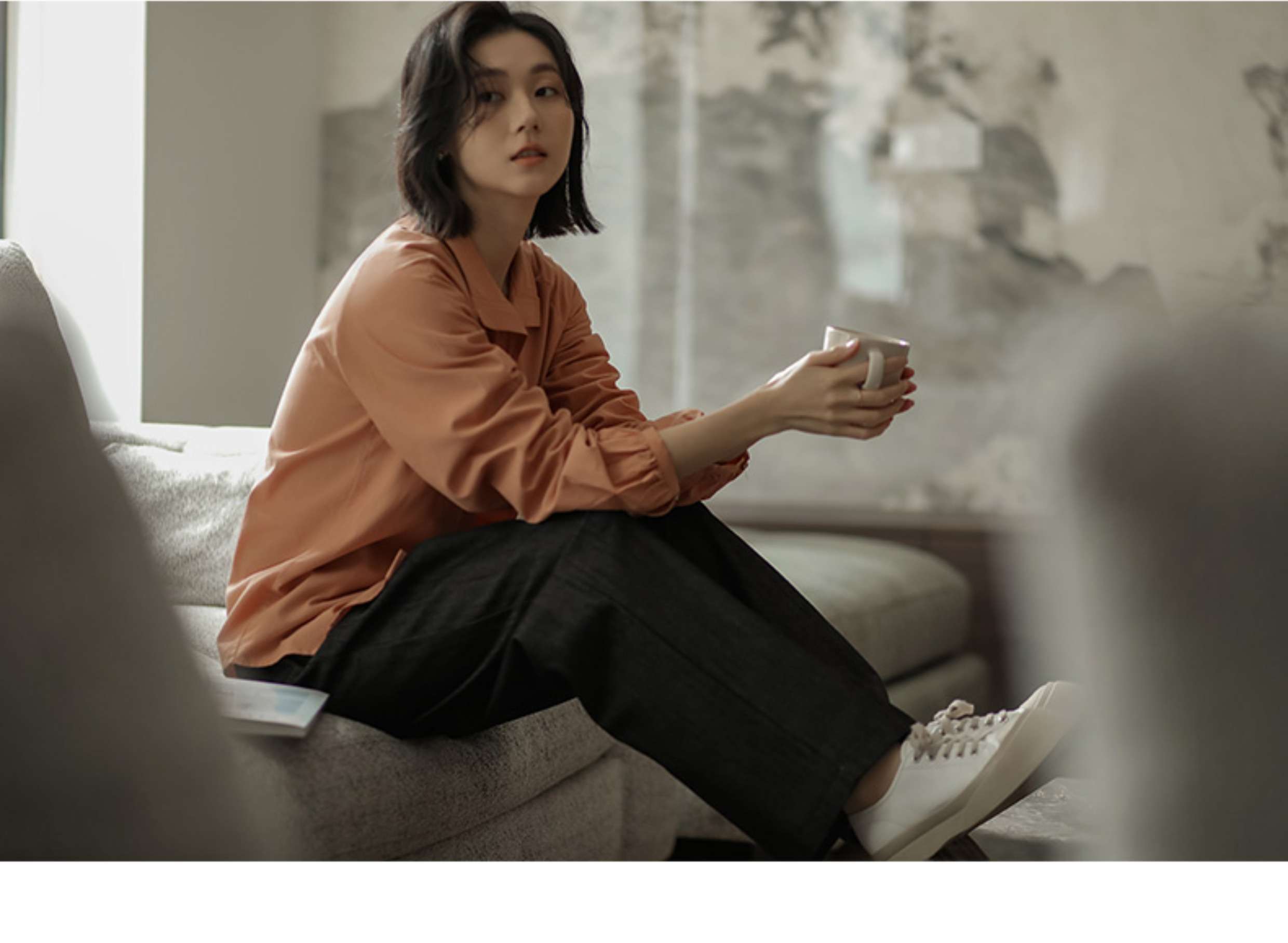 50代ファッション ゆったりストレートスラックス