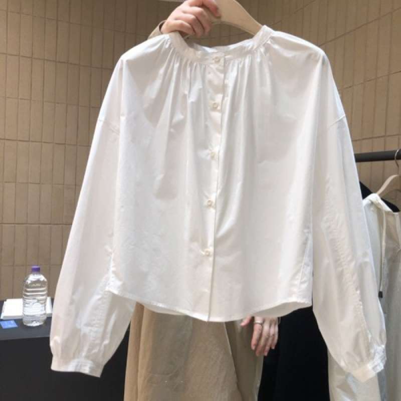 50代ファッション ゆったりギャザーフロントボタンブラウス