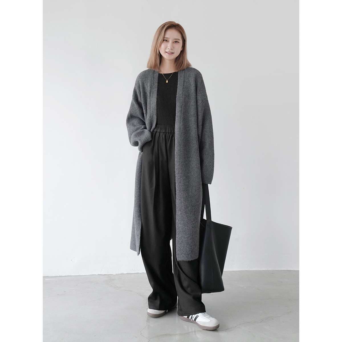 50代ファッション 大人の魅力引き立つロングカーディガン