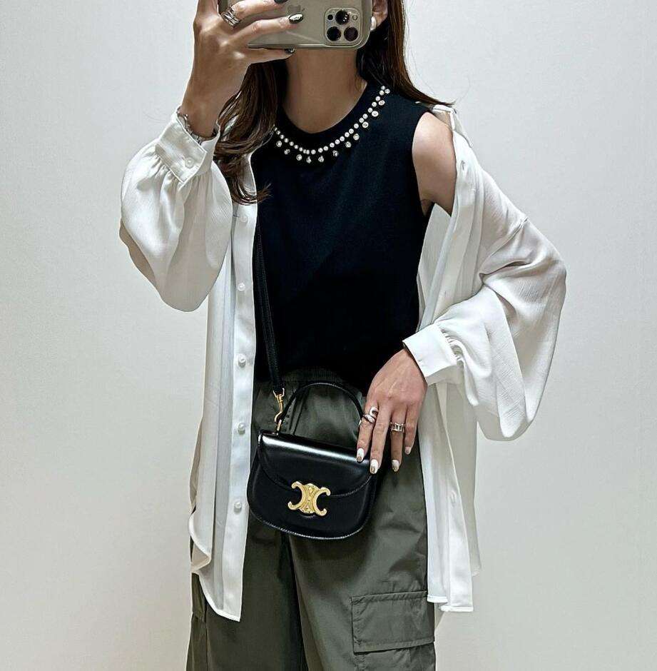 50代ファッション パール付きノースリーブトップス