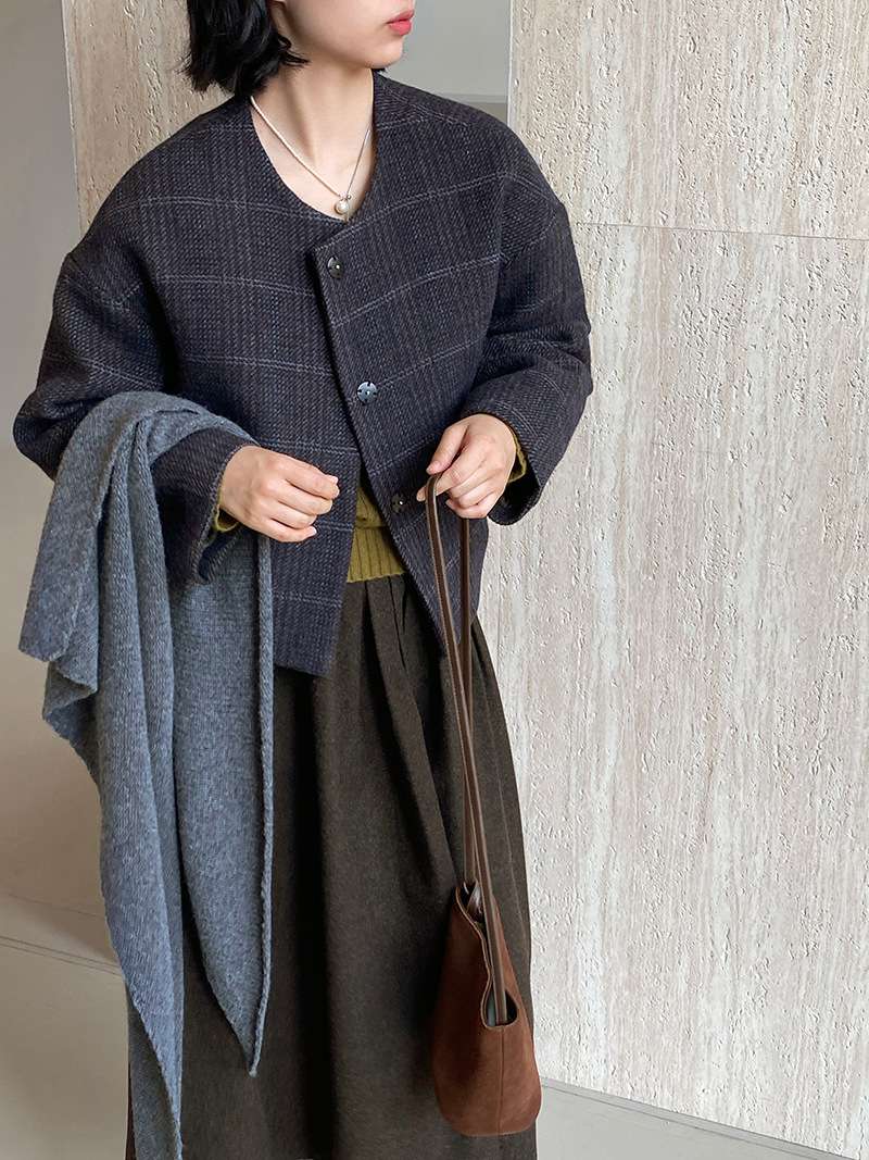 50代ファッション 上質なチェック柄ショートジャケット