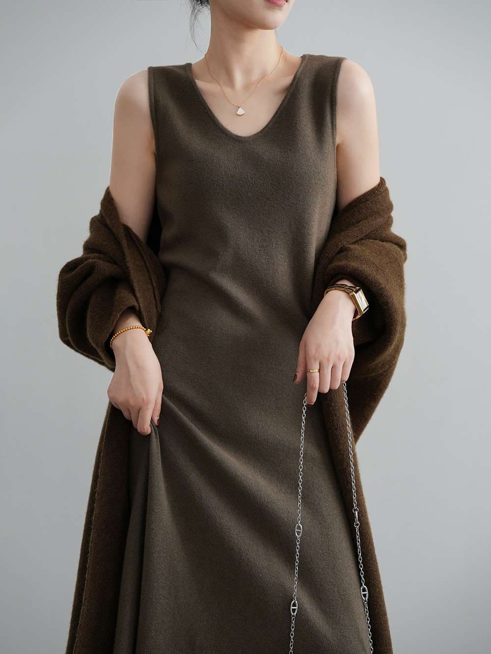 50代ファッション 大人の洗練ノースリーブワンピース