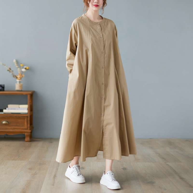 50代ファッション  ゆったりシルエットのロングシャツワンピース