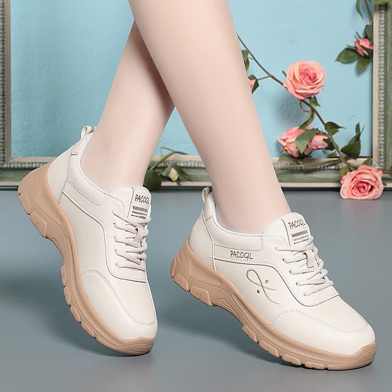 50代ファッション シューズ 快適歩行 軽量クッション靴