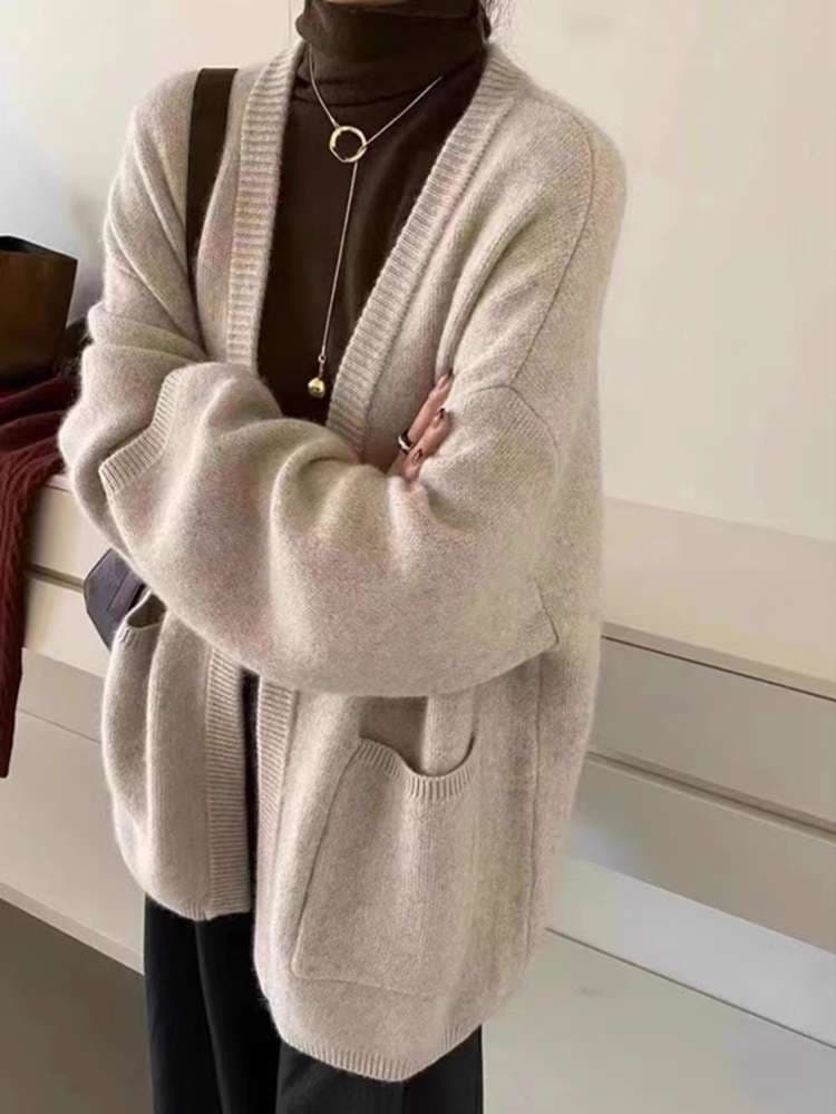 50代ファッション 大人の余裕を演出するゆったりカーディガン