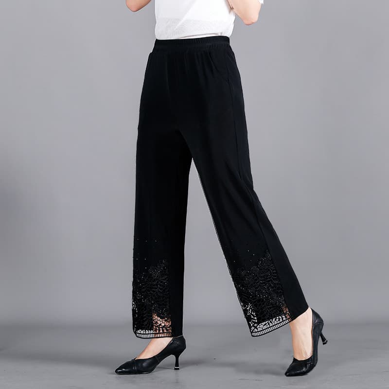 50代ファッション 裾レース華やかストレートパンツ
