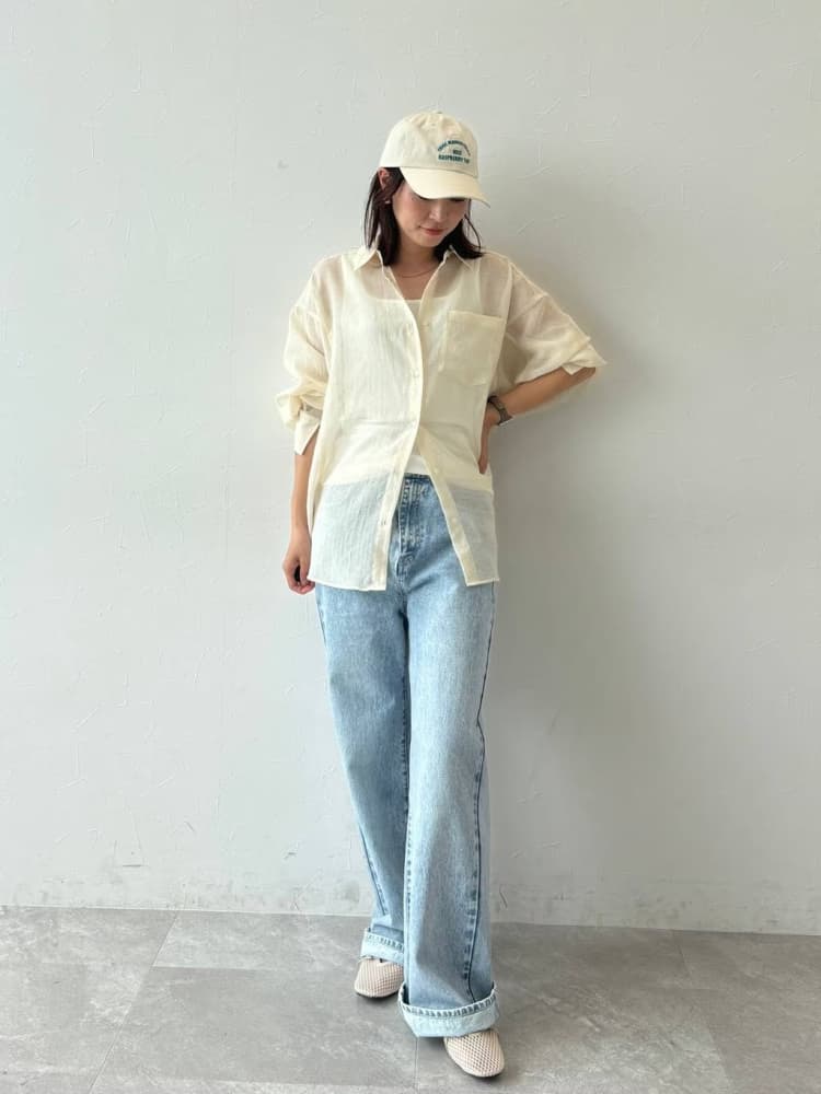 50代ファッション ゆったりワイドデニムパンツ