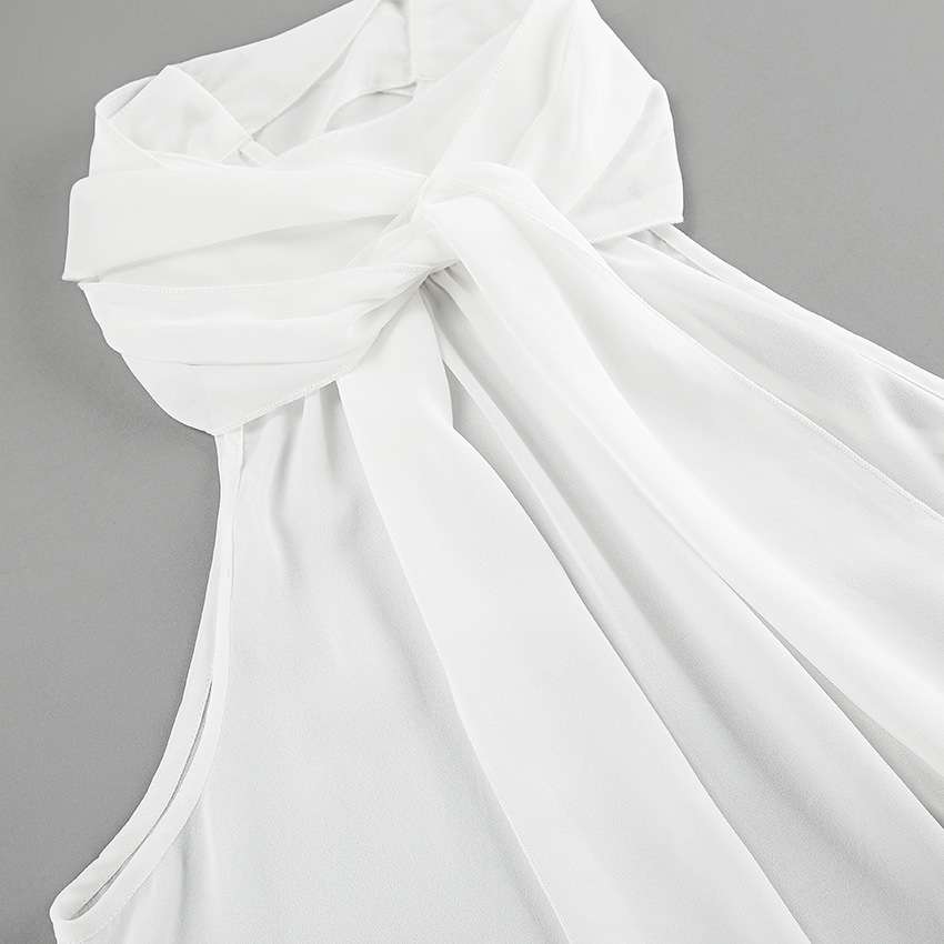 50代ファッション 優雅な蝶結びホルターネックブラウス