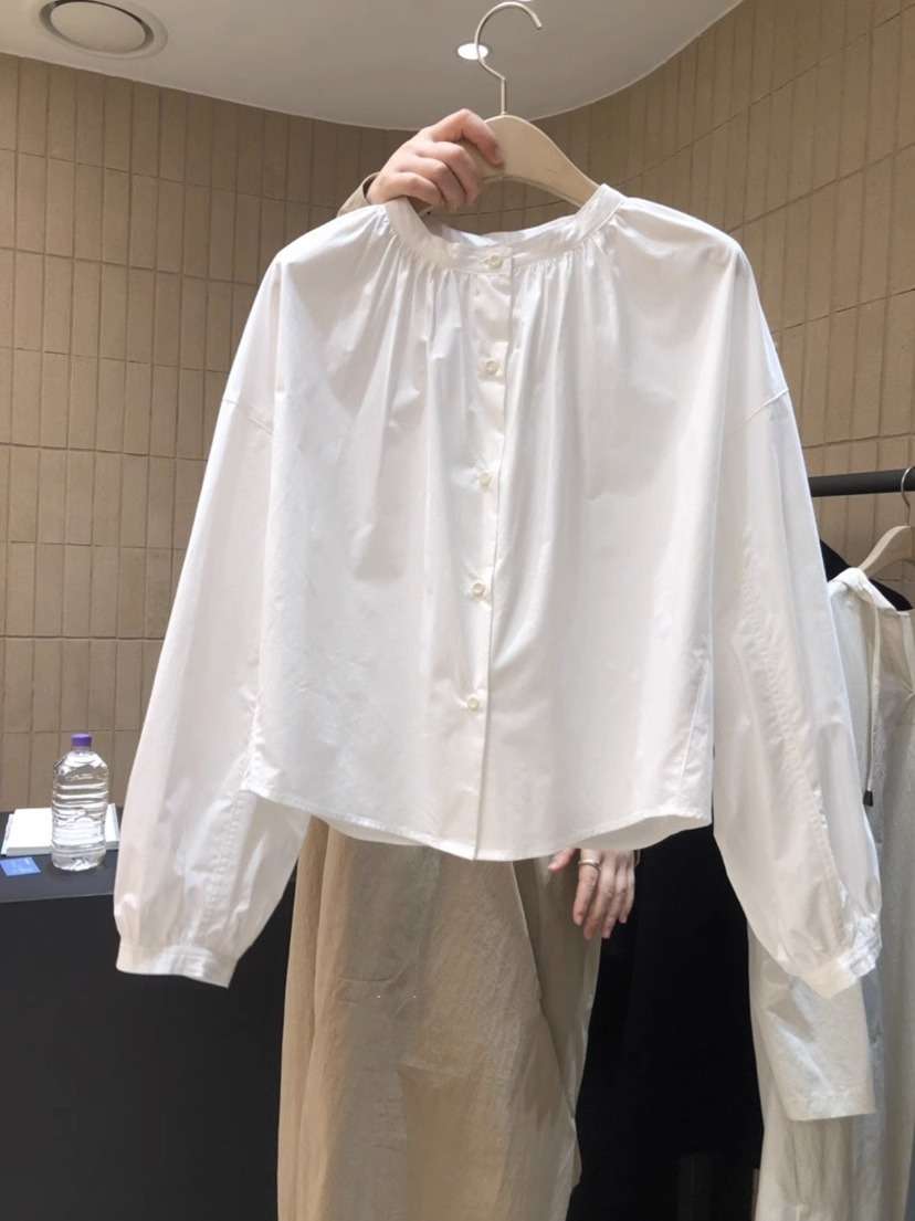 50代ファッション ゆったりギャザーフロントボタンブラウス