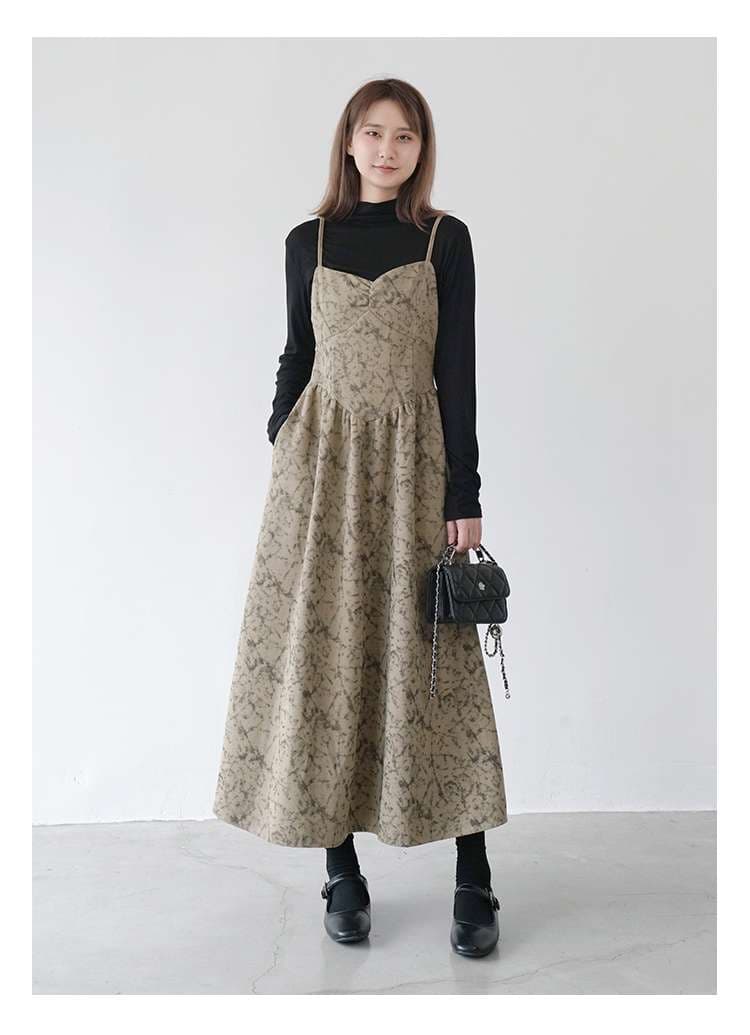 50代ファッション 上品なレイヤードマキシワンピース