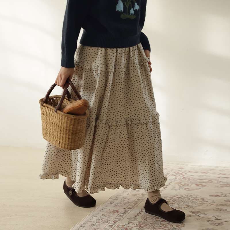 50代ファッション 小花柄ティアードロングスカート