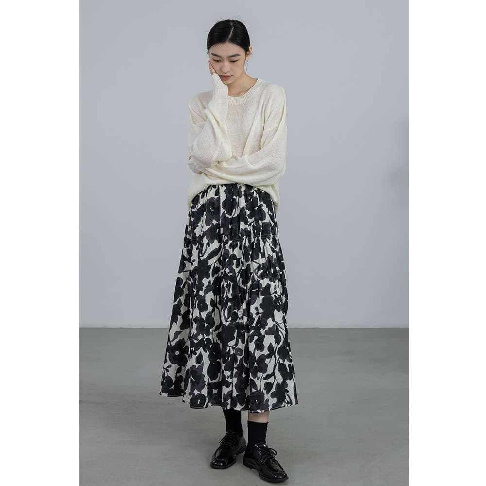 50代ファッション 花柄プリーツロングスカート