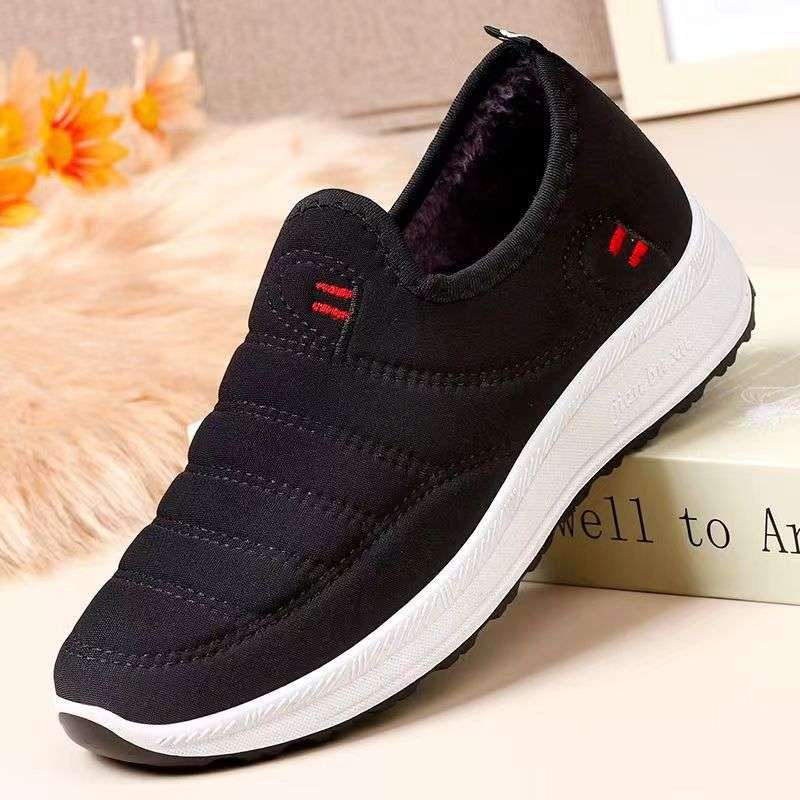 50代ファッション 軽量スリッポンシューズ