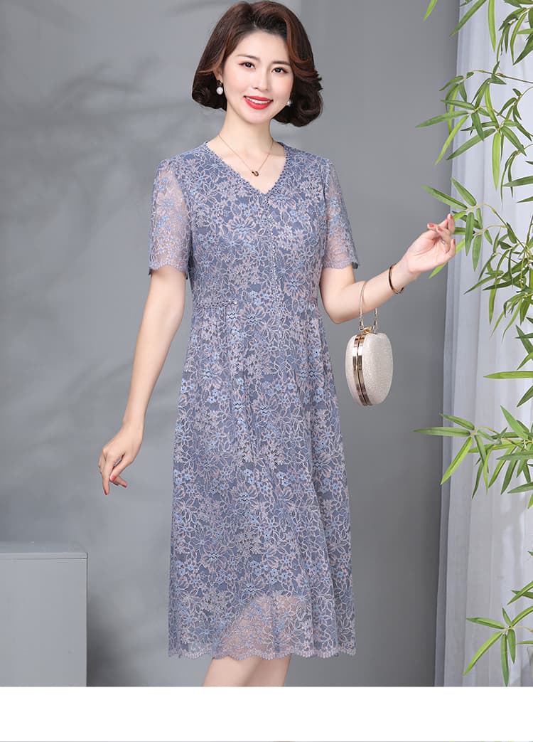 50代ファッション 上品花柄レースワンピース