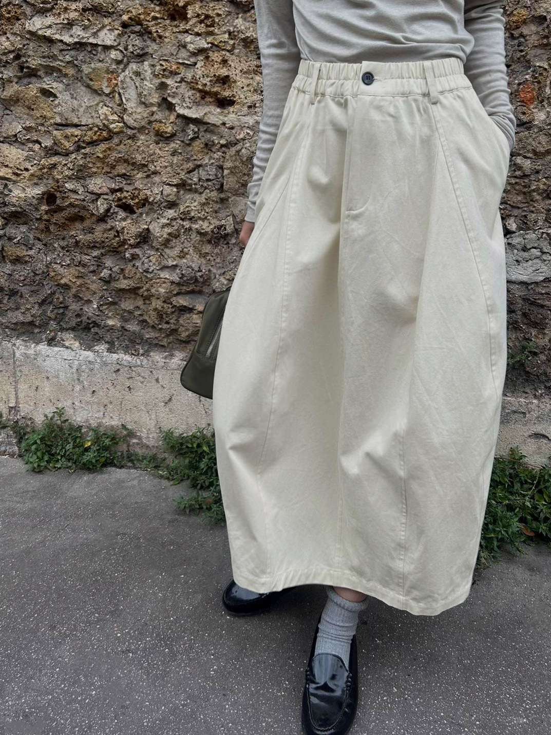 50代ファッション ゆったりロングスカート