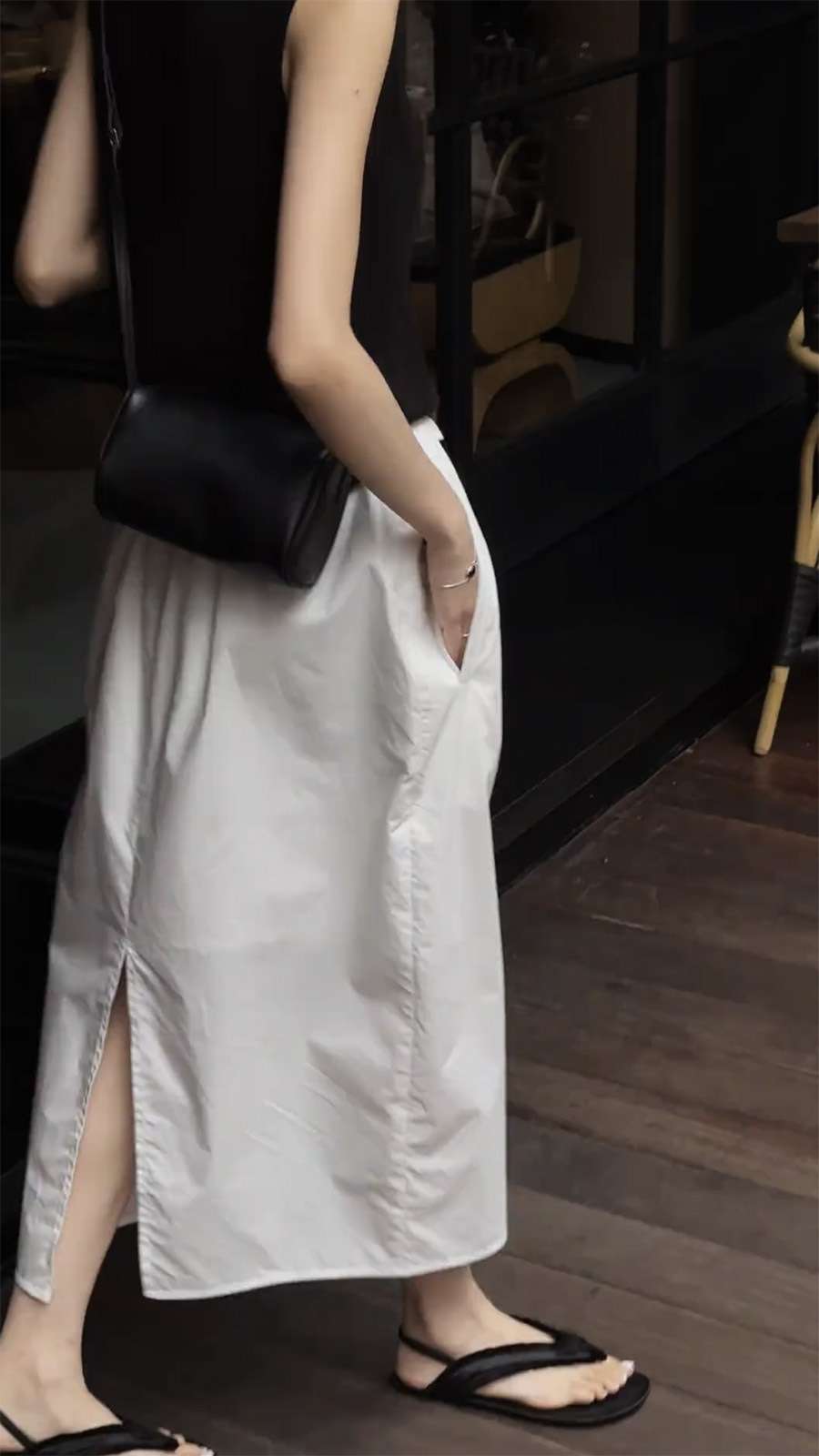 50代ファッション 大人の余裕を感じるロングスカート