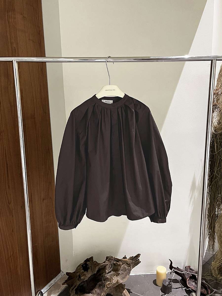 50代ファッション ふんわりボリューム袖ブラウス