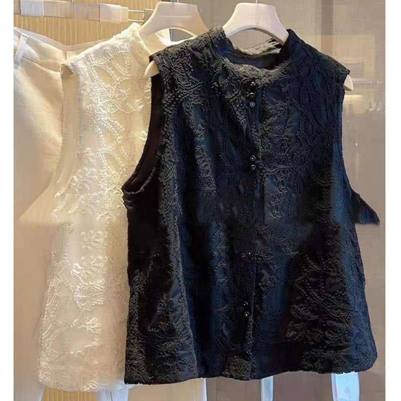 50代ファッション 花柄レースの高級感ある襟なしシャツブラウス