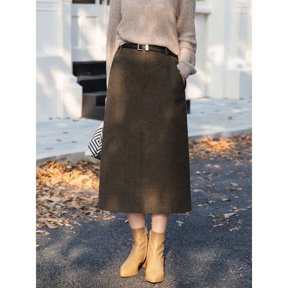 50代ファッション シンプル上品ミモレ丈スカート